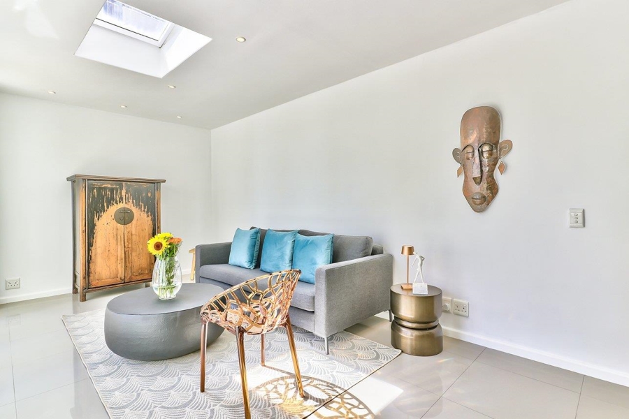 1 Bedroom Property for Sale in Sea Point Western Cape